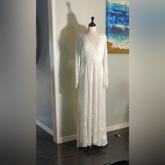 Be Seen White Long Sleeve Dress - Picture 2 of 3